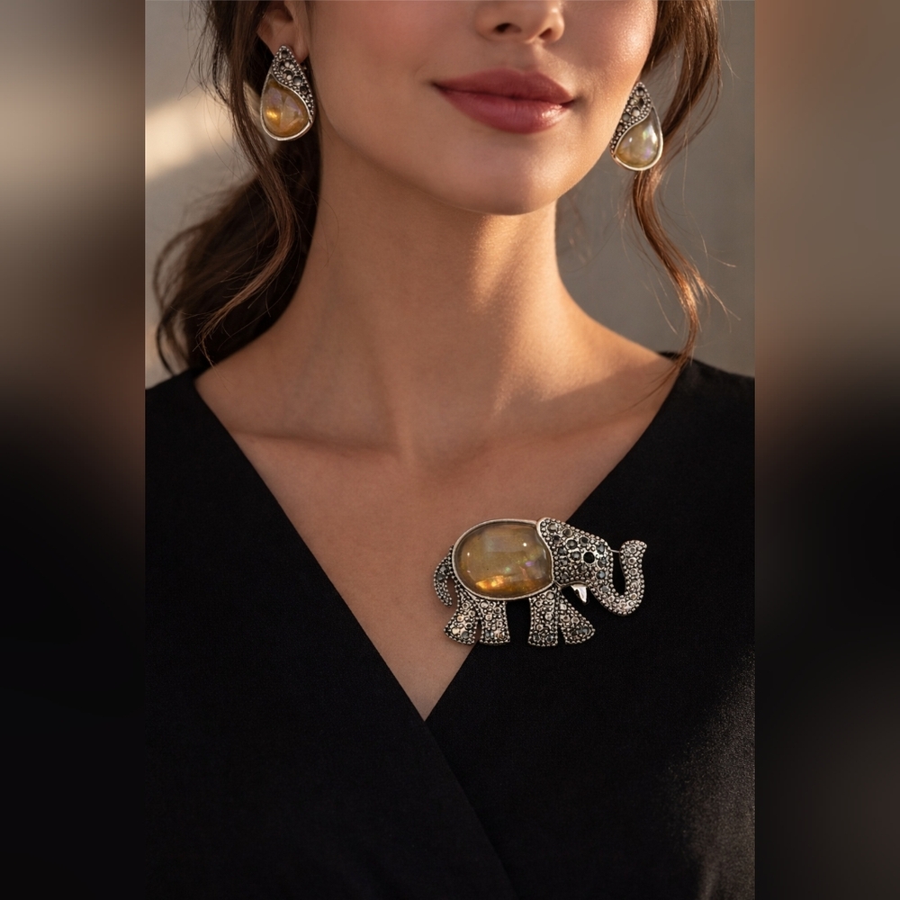 Dillard’s Vintage Earrings & Brooch Set – Goldtone – NIB – Classic Giftable